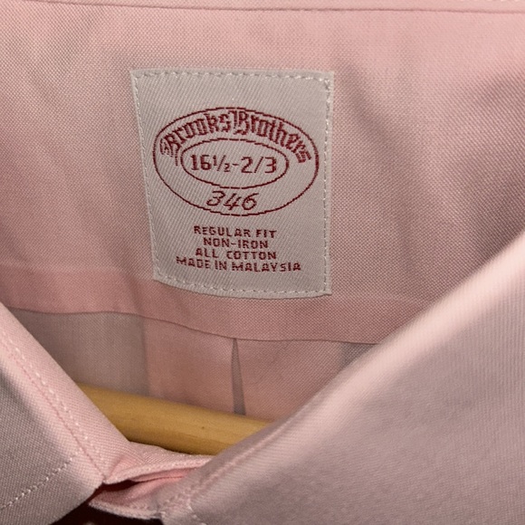 Brooks Brothers Mens Pink Oxford dress shirt. Size 16 1/2 -2/3. Excellent cond - Picture 3 of 8